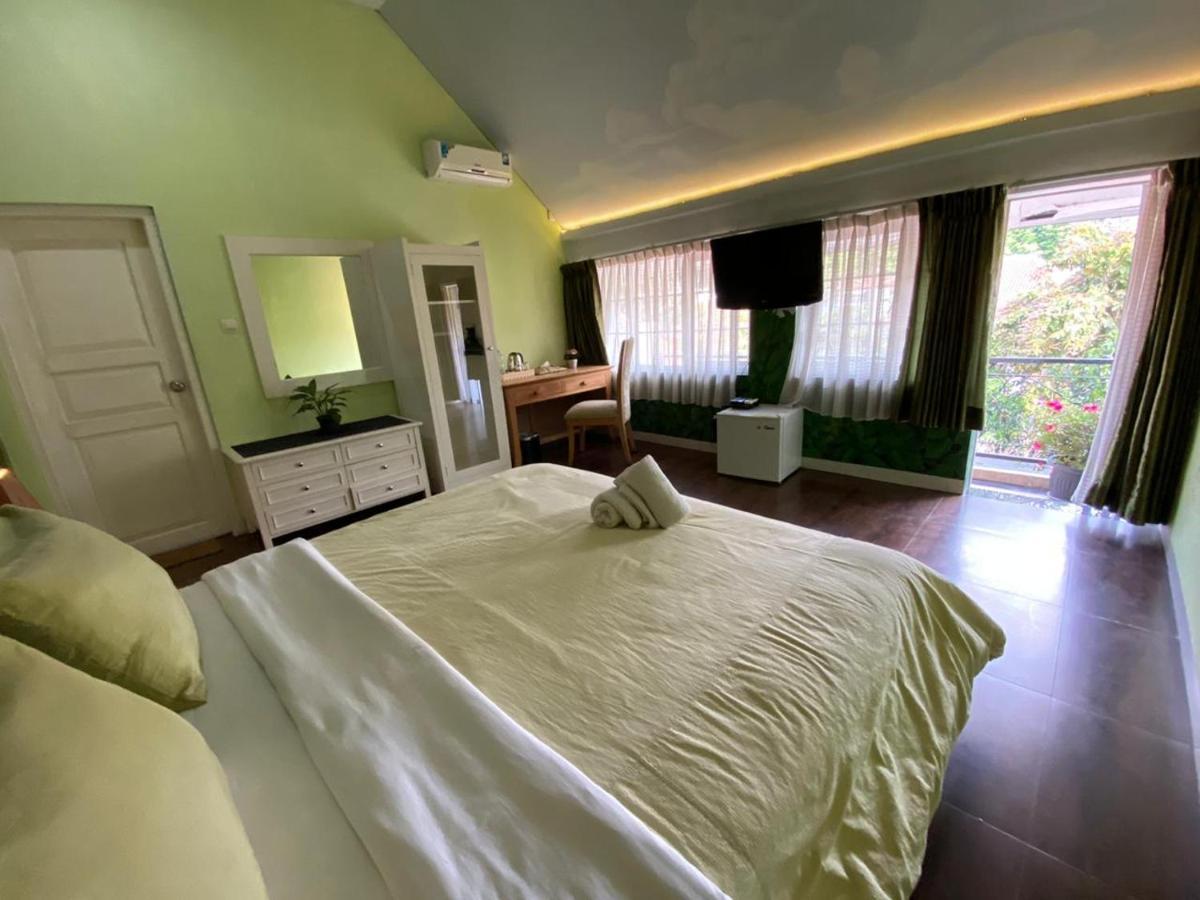 La Nostalgie Boutique Guest House Bandung Ngoại thất bức ảnh