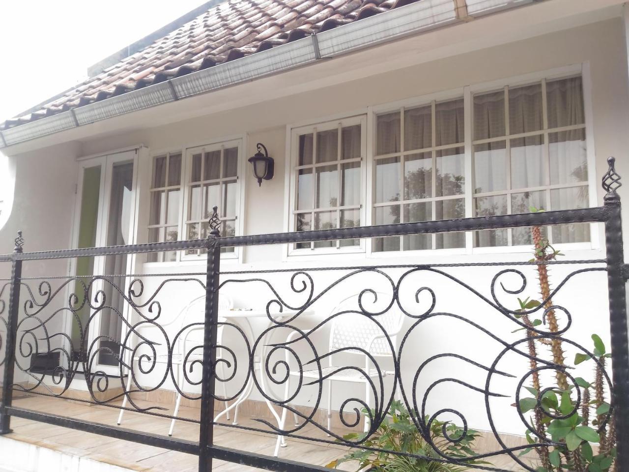 La Nostalgie Boutique Guest House Bandung Ngoại thất bức ảnh