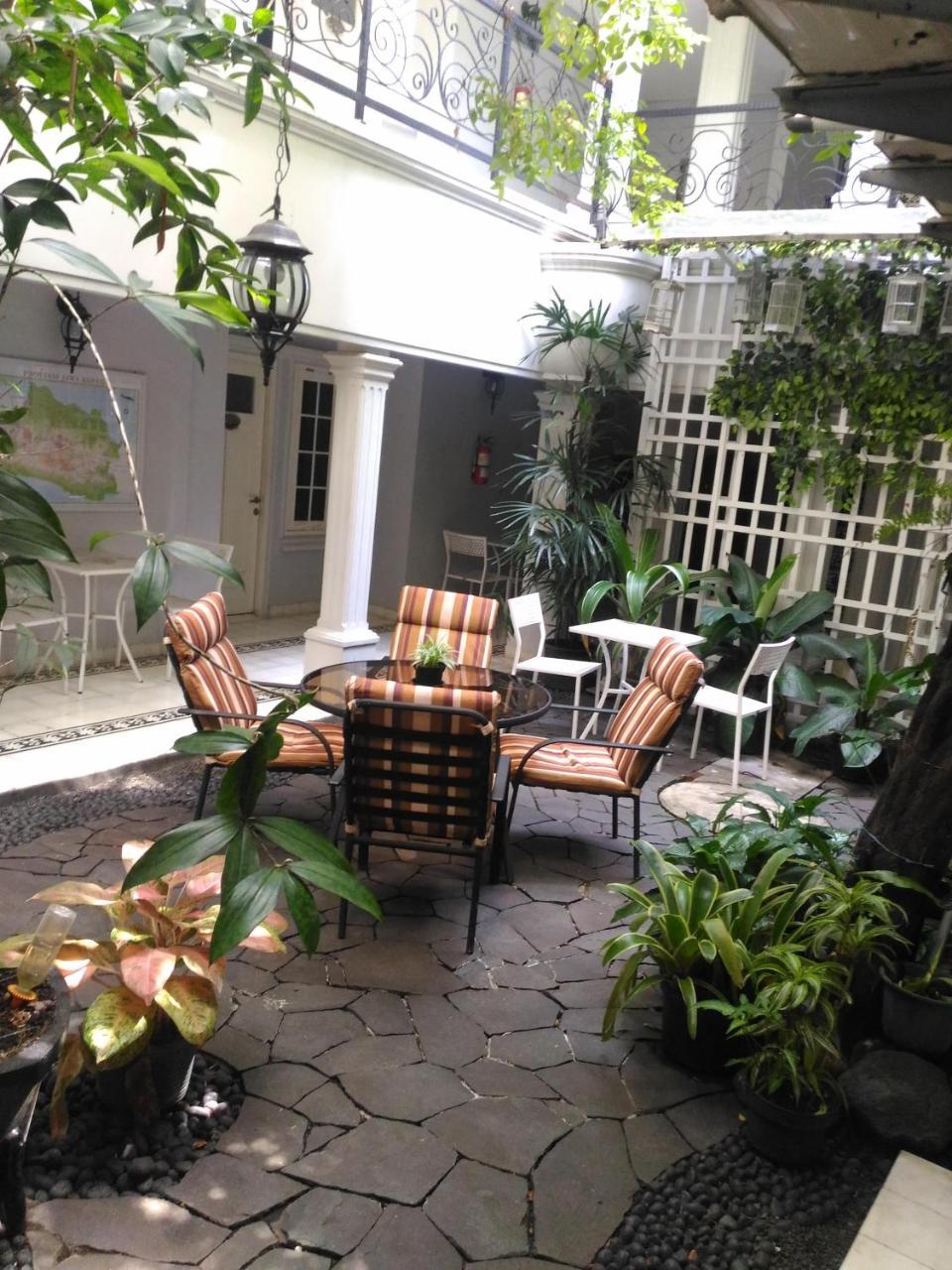La Nostalgie Boutique Guest House Bandung Ngoại thất bức ảnh