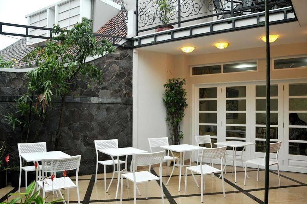 La Nostalgie Boutique Guest House Bandung Ngoại thất bức ảnh